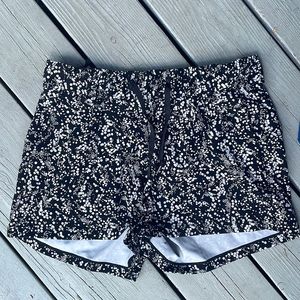 Lululemon On The Fly shorts size 8
